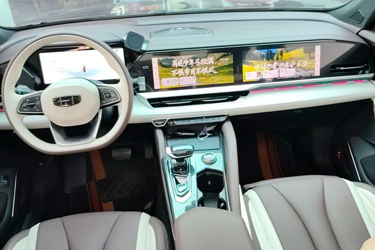 Used Geely Auto Monjaro L 2024 2.0TD High-Power Automatic Two-Wheel Drive Yunqi Version Center Console