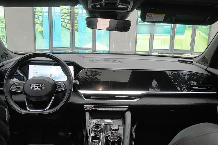 Used Geely Auto Monjaro L 2024 2.0TD High-Power Automatic Two-Wheel Drive Yunqi Version Center Console