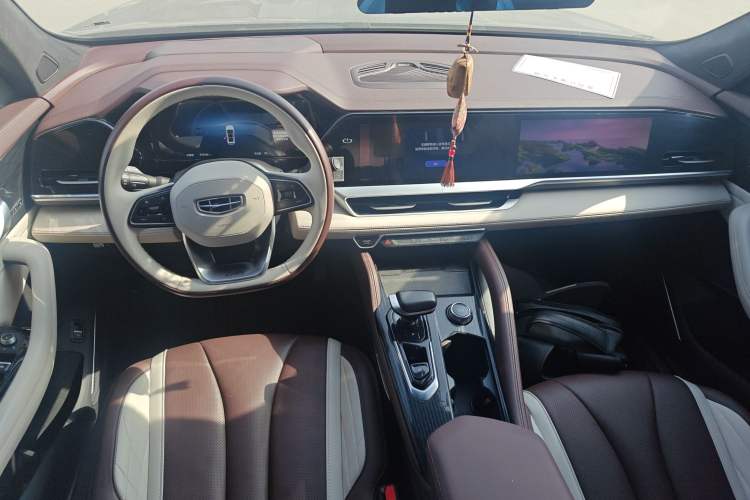 Used Geely Auto Monjaro L 2024 2.0TD High-Power Automatic Two-Wheel Drive Yunqi Version Center Console