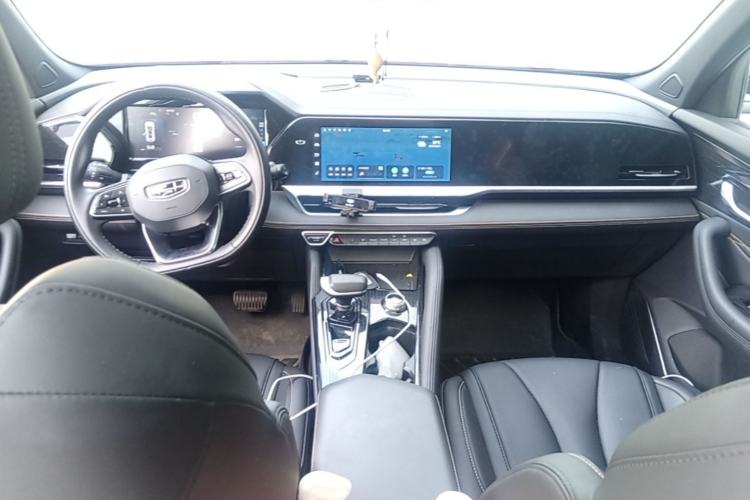 Used Geely Auto Monjaro L 2024 2.0TD DCT EVO Two-Wheel Drive Prestige Version Center Console