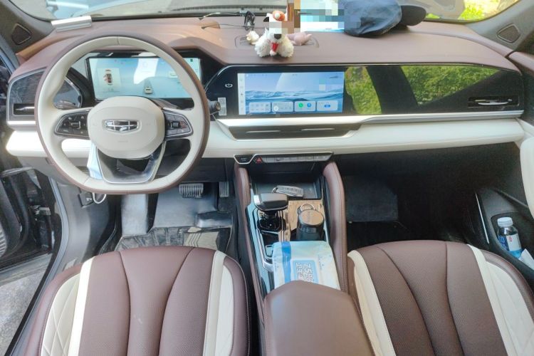 Used Geely Auto Monjaro L 2024 2.0TD DCT EVO Two-Wheel Drive Prestige Version Center Console