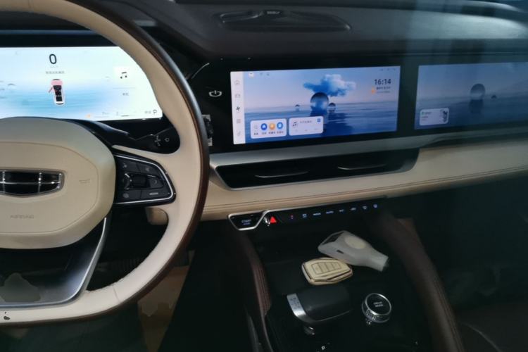 Used Geely Auto Monjaro L 2024 2.0TD High-Power Automatic Two-Wheel Drive Yunqi Version Center Console