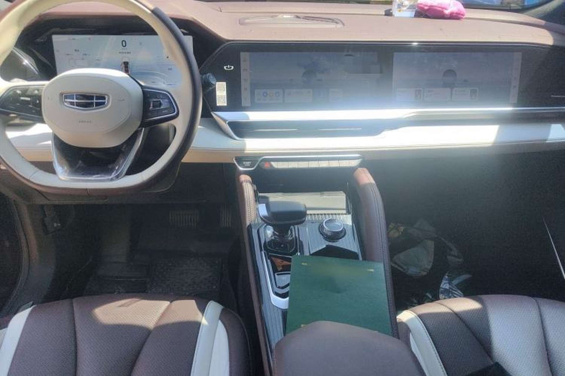 Used Geely Auto Monjaro L 2024 2.0TD High-Power Automatic Two-Wheel Drive Yunqi Version Center Console