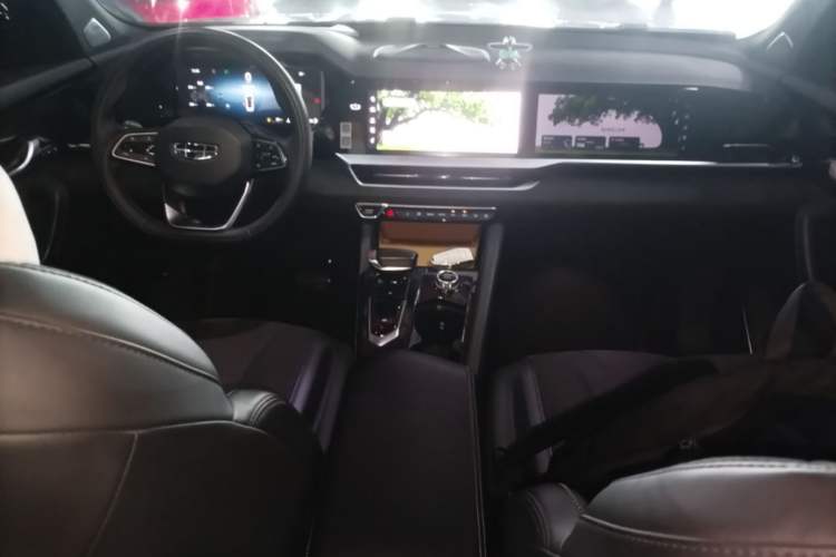 Used Geely Auto Monjaro L 2024 2.0TD High-Power Automatic Two-Wheel Drive Skyline Edition Center Console
