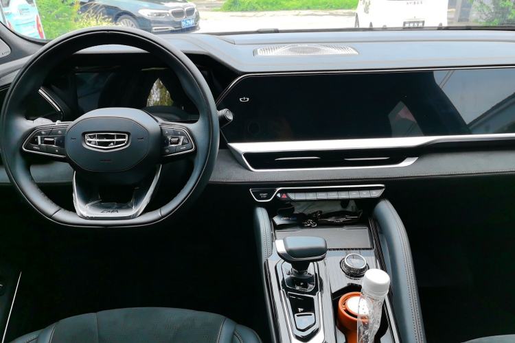 Used Geely Auto Monjaro L 2024 2.0TD High-Power Automatic Two-Wheel Drive Skyline Edition Center Console