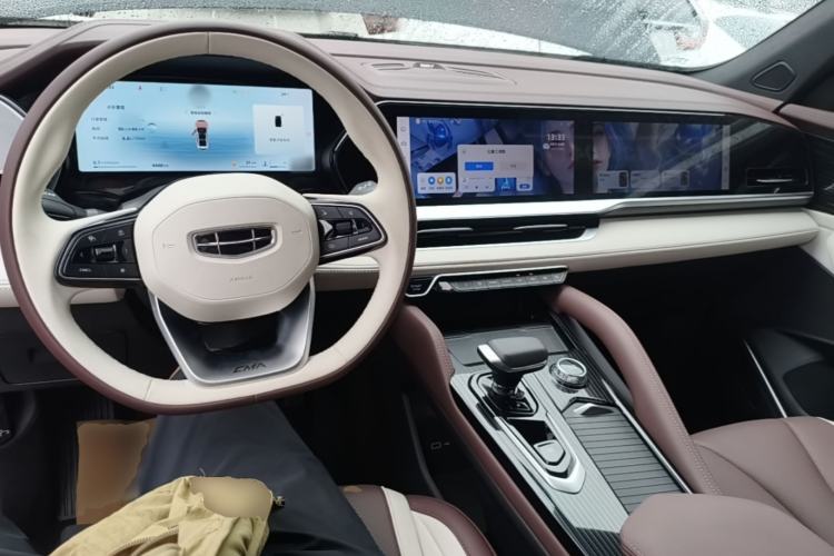 Used Geely Auto Monjaro L 2024 2.0TD High-Power Automatic Two-Wheel Drive Yunqi Version Center Console