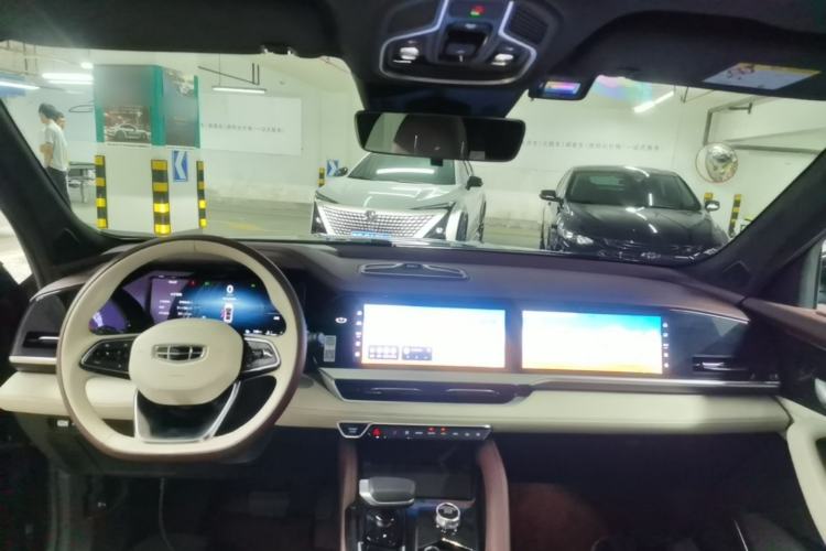 Used Geely Auto Monjaro L 2024 2.0TD High-Power Automatic Two-Wheel Drive Yunqi Version Center Console