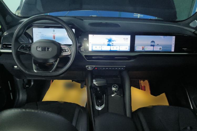 Used Geely Auto Monjaro L 2024 2.0TD High-Power Automatic Two-Wheel Drive Skyline Edition Center Console