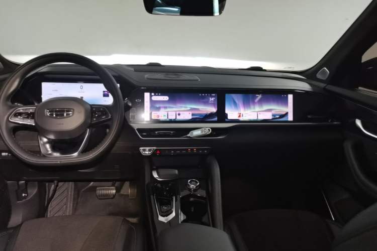 Used Geely Auto Monjaro L 2024 2.0TD High-Power Automatic Two-Wheel Drive Skyline Edition Center Console