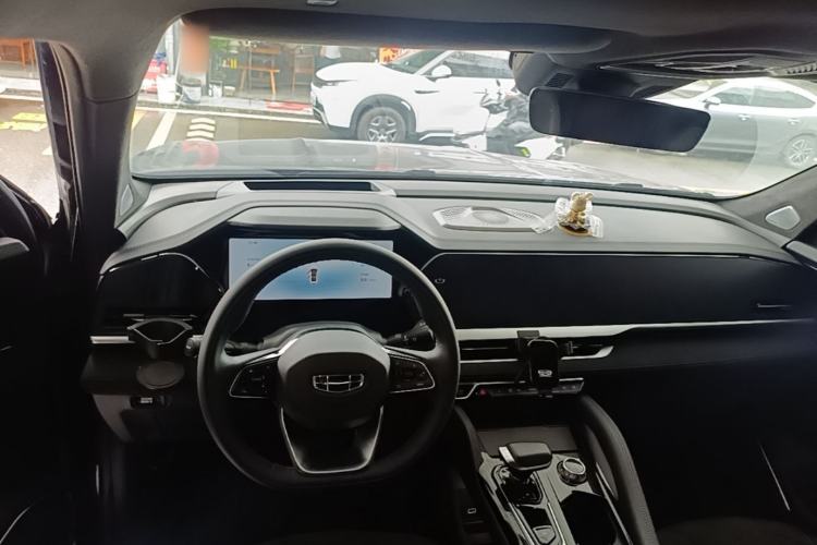 Used Geely Auto Monjaro L 2024 2.0TD High-Power Automatic Two-Wheel Drive Skyline Edition Center Console