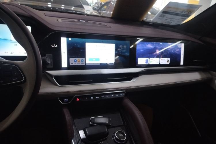 Used Geely Auto Monjaro L 2024 2.0TD High-Power Automatic Two-Wheel Drive Yunqi Version Center Console