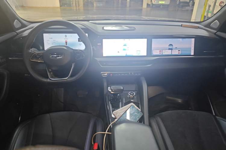Used Geely Auto Monjaro L 2024 2.0TD High-Power Automatic Two-Wheel Drive Skyline Edition Center Console