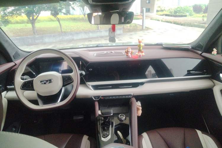 Used Geely Auto Monjaro L 2024 2.0TD High-Power Automatic Two-Wheel Drive Yunqi Version Center Console