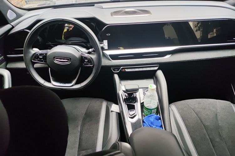 Used Geely Auto Monjaro L 2024 2.0TD High-Power Automatic Two-Wheel Drive Skyline Edition Center Console