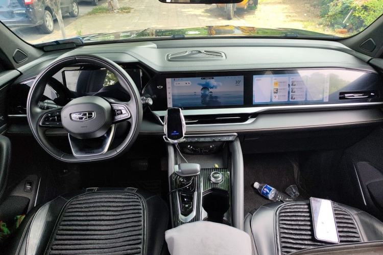 Used Geely Auto Monjaro L 2024 2.0TD DCT EVO Two-Wheel Drive Long-Range Version Center Console
