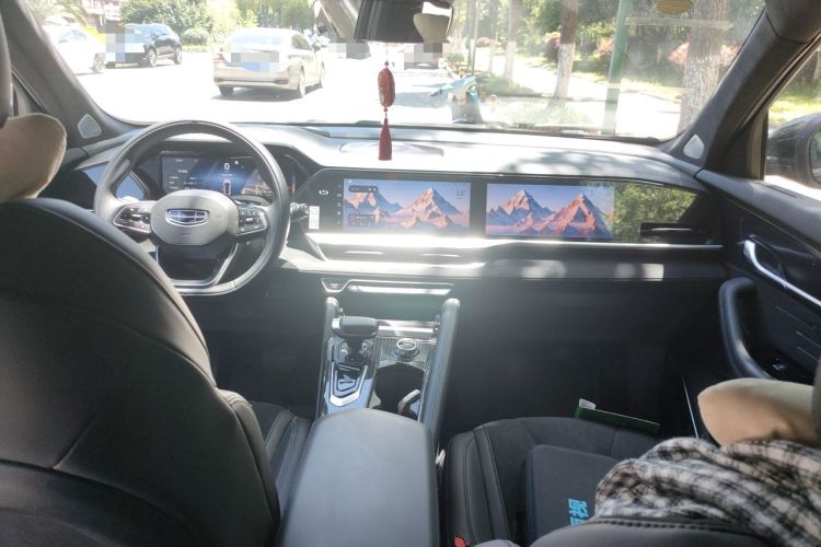 Used Geely Auto Monjaro L 2024 2.0TD High-Power Automatic Two-Wheel Drive Skyline Edition Center Console