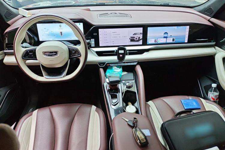 Used Geely Auto Monjaro L 2024 2.0TD High-Power Automatic Two-Wheel Drive Yunqi Version Center Console