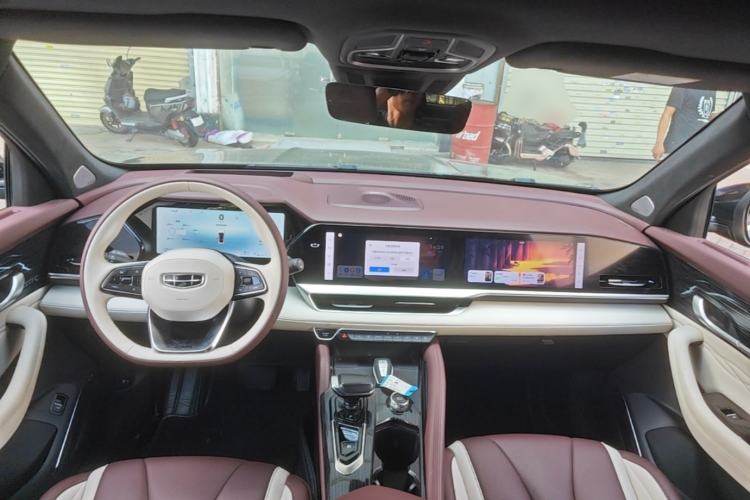 Used Geely Auto Monjaro L 2024 2.0TD High-Power Automatic Two-Wheel Drive Skyline Edition Center Console