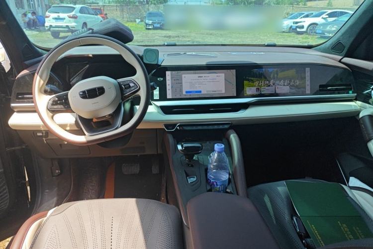 Used Geely Auto Monjaro L 2024 2.0TD High-Power Automatic Two-Wheel Drive Yunqi Version Center Console