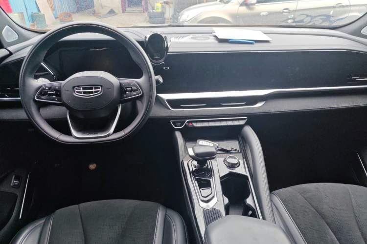 Used Geely Auto Monjaro L 2024 2.0TD High-Power Automatic Two-Wheel Drive Skyline Edition Center Console