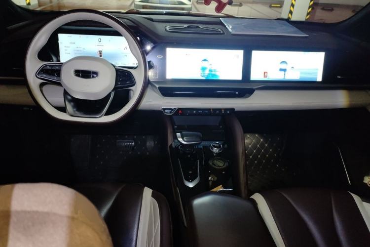Used Geely Auto Monjaro L 2024 2.0TD High-Power Automatic Two-Wheel Drive Yunqi Version Center Console