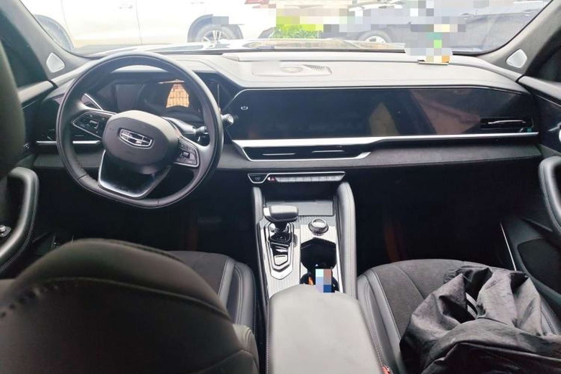 Used Geely Auto Monjaro L 2024 2.0TD High-Power Automatic Two-Wheel Drive Skyline Edition Center Console