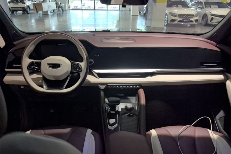 Used Geely Auto Monjaro L 2024 2.0TD High-Power Automatic Two-Wheel Drive Yunqi Version Center Console