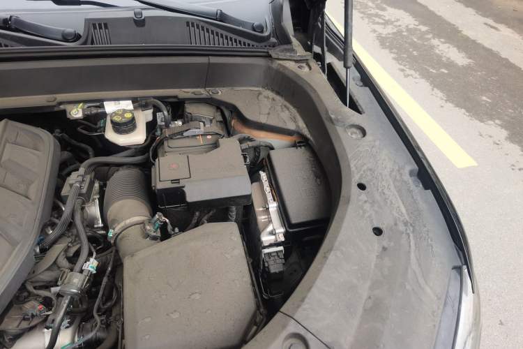 Used Geely Auto Monjaro L 2024 2.0TD High-Power Automatic Two-Wheel Drive Skyline Edition Engine Bay Left