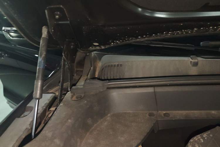 Used Geely Auto Monjaro L 2024 2.0TD DCT EVO Two-Wheel Drive Long-Range Version Engine Bay Right