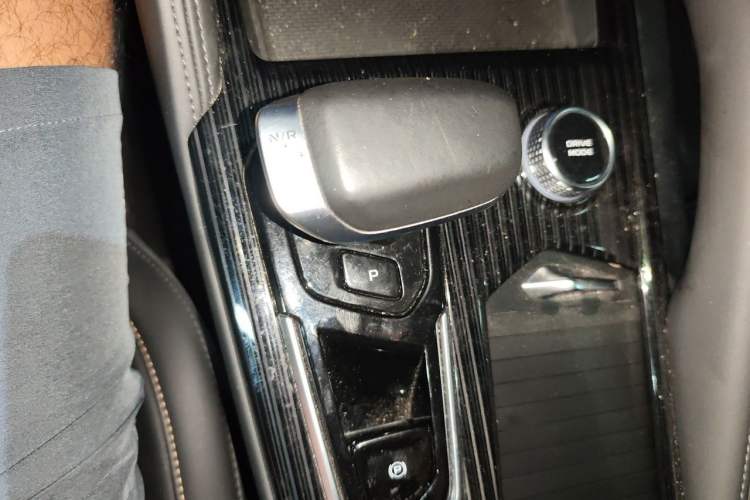 Used Geely Auto Monjaro L 2024 2.0TD DCT EVO Two-Wheel Drive Long-Range Version Gear Lever
