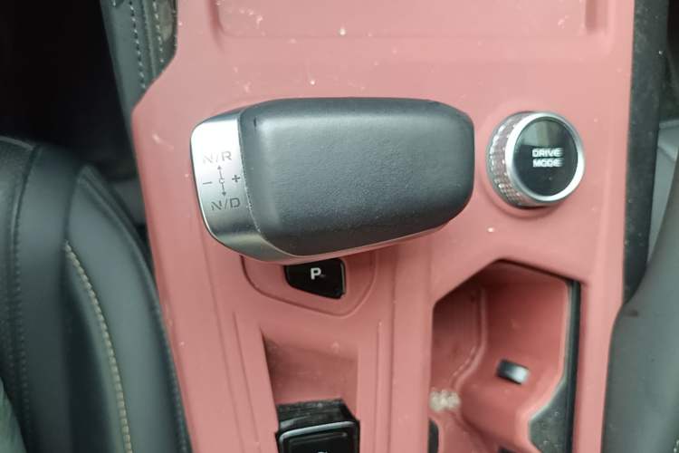 Used Geely Auto Monjaro L 2024 2.0TD DCT EVO Two-Wheel Drive Long-Range Version Gear Lever