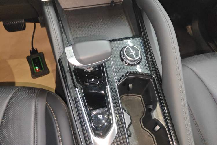 Used Geely Auto Monjaro L 2024 2.0TD DCT EVO Two-Wheel Drive Long-Range Version Gear Lever