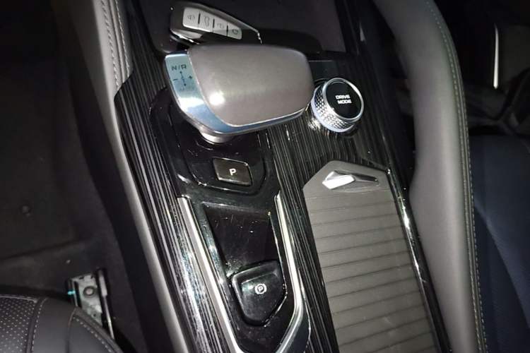 Used Geely Auto Monjaro L 2024 2.0TD DCT EVO Two-Wheel Drive Long-Range Version Gear Lever