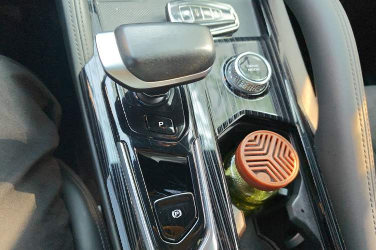 Used Geely Auto Monjaro L 2024 2.0TD High-Power Automatic Two-Wheel Drive Skyline Edition Gear Lever