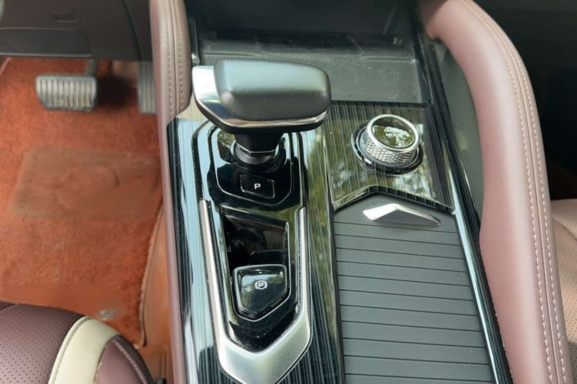 Used Geely Auto Monjaro L 2024 2.0TD High-Power Automatic Two-Wheel Drive Yunqi Version Gear Lever