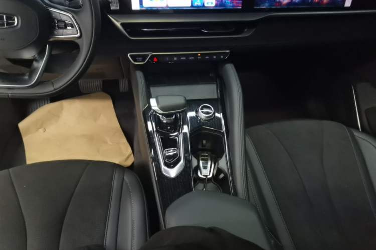 Used Geely Auto Monjaro L 2024 2.0TD High-Power Automatic Two-Wheel Drive Skyline Edition Gear Lever