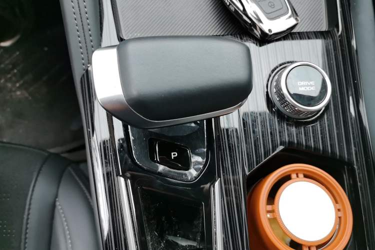 Used Geely Auto Monjaro L 2024 2.0TD High-Power Automatic Two-Wheel Drive Skyline Edition Gear Lever