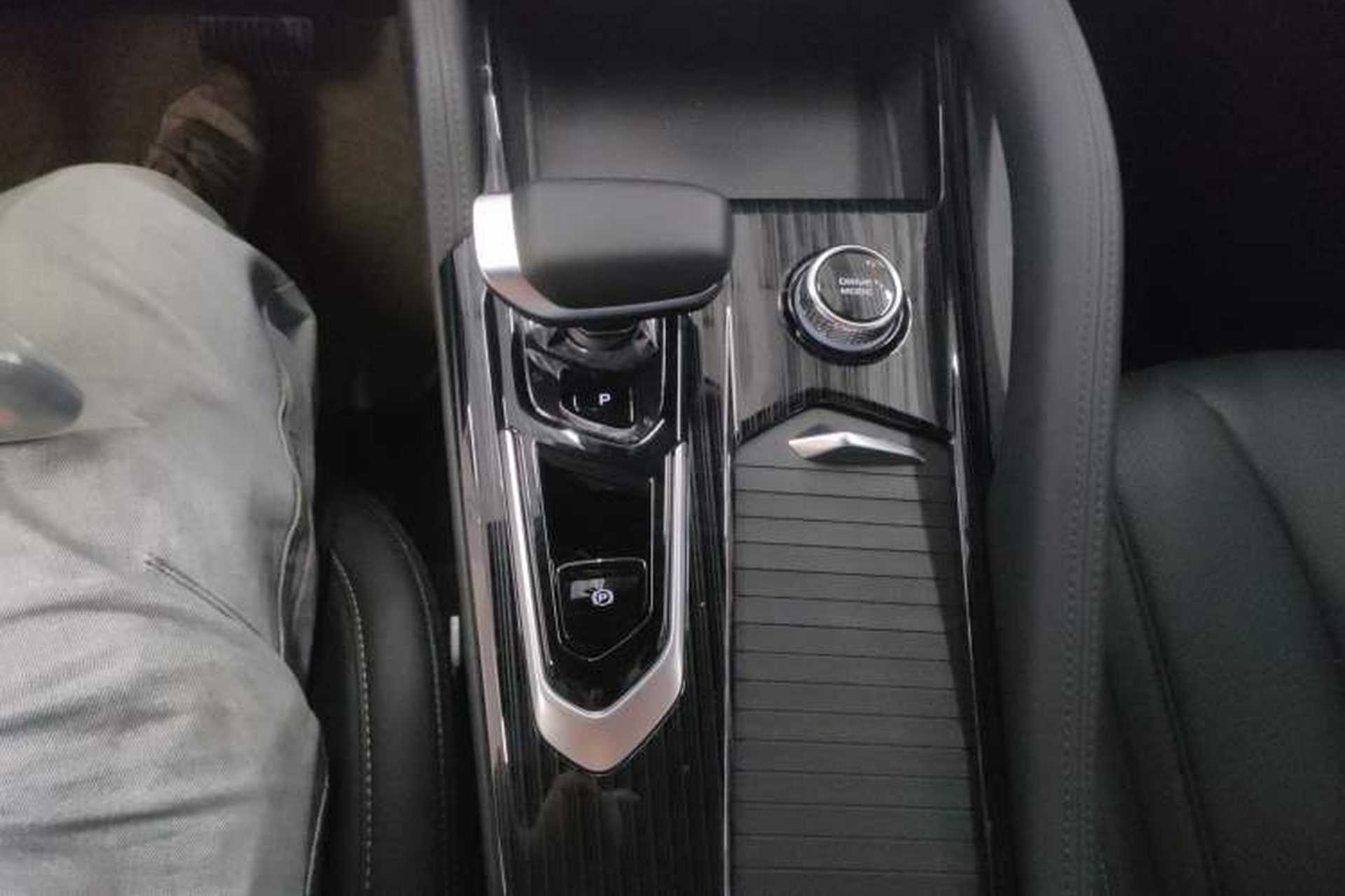 Used Geely Auto Monjaro L 2024 2.0TD DCT EVO Two-Wheel Drive Long-Range Version Gear Lever
