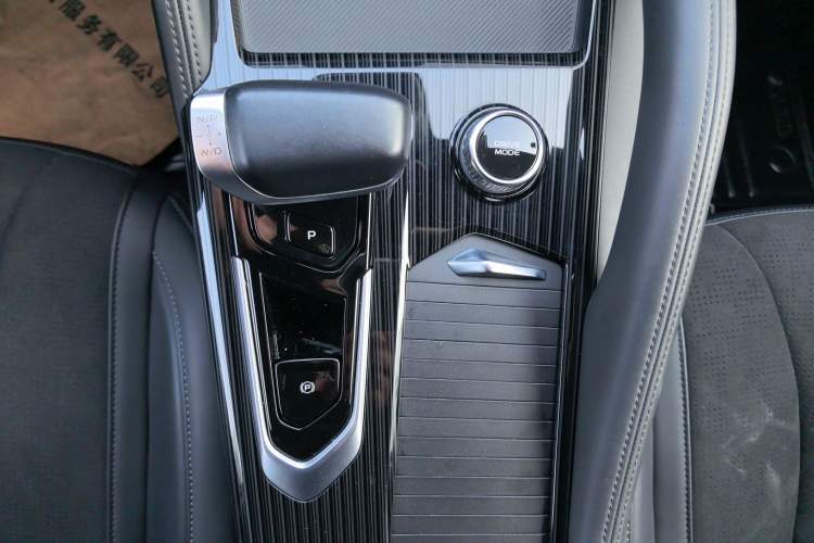 Used Geely Auto Monjaro L 2024 2.0TD High-Power Automatic Two-Wheel Drive Skyline Edition Gear Lever