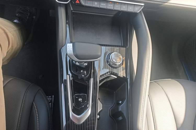 Used Geely Auto Monjaro L 2024 2.0TD DCT EVO Two-Wheel Drive Long-Range Version Gear Lever