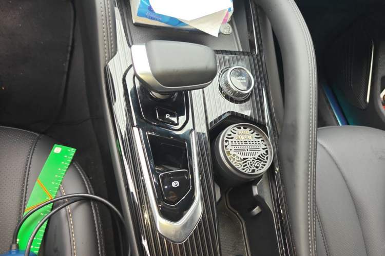 Used Geely Auto Monjaro L 2024 2.0TD DCT EVO Two-Wheel Drive Long-Range Version Gear Lever