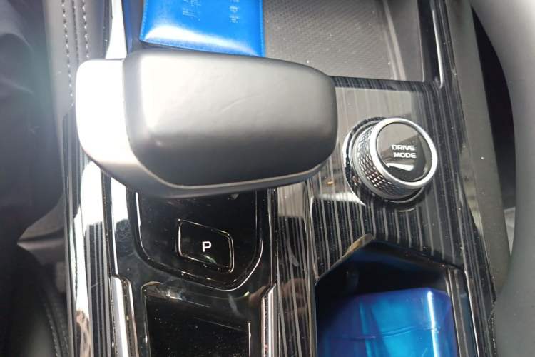 Used Geely Auto Monjaro L 2024 2.0TD DCT EVO Two-Wheel Drive Long-Range Version Gear Lever