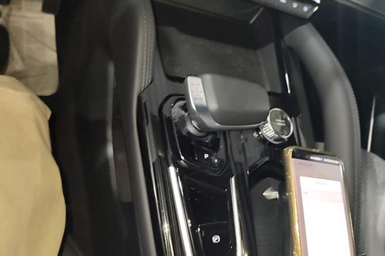 Used Geely Auto Monjaro L 2024 2.0TD DCT EVO Two-Wheel Drive Long-Range Version Gear Lever