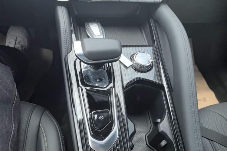 Used Geely Auto Monjaro L 2024 2.0TD DCT EVO Two-Wheel Drive Long-Range Version Gear Lever