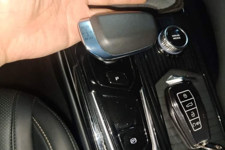 Used Geely Auto Monjaro L 2024 2.0TD DCT EVO Two-Wheel Drive Long-Range Version Gear Lever
