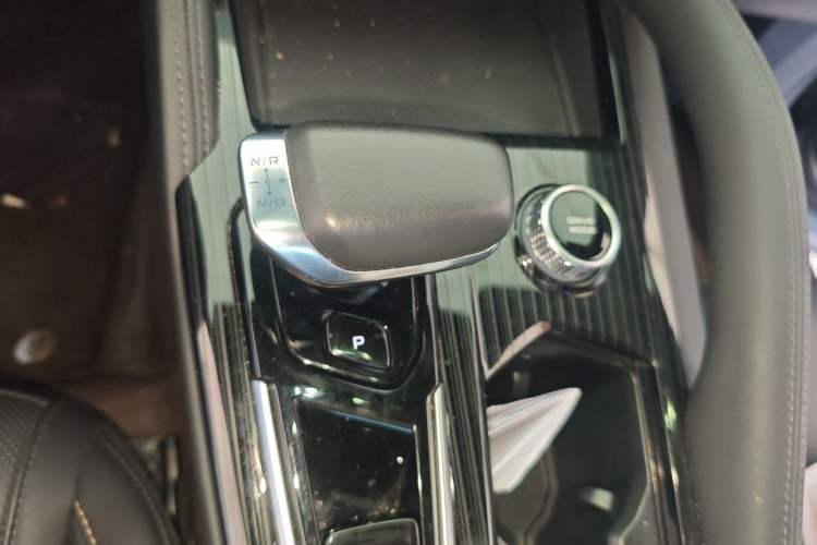 Used Geely Auto Monjaro L 2024 2.0TD DCT EVO Two-Wheel Drive Long-Range Version Gear Lever