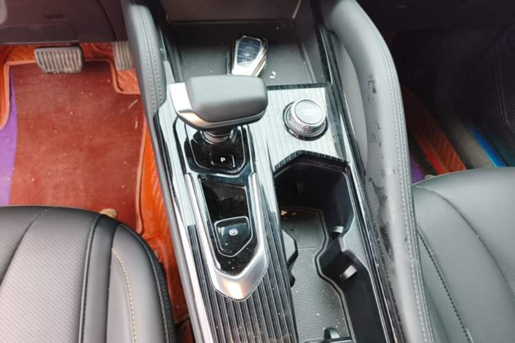 Used Geely Auto Monjaro L 2024 2.0TD DCT EVO Two-Wheel Drive Long-Range Version Gear Lever