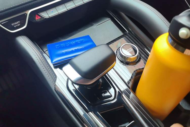 Used Geely Auto Monjaro L 2024 2.0TD High-Power Automatic Two-Wheel Drive Skyline Edition Gear Lever