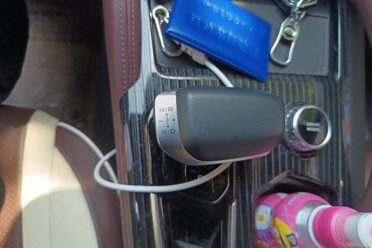 Used Geely Auto Monjaro L 2024 2.0TD High-Power Automatic Two-Wheel Drive Yunqi Version Gear Lever