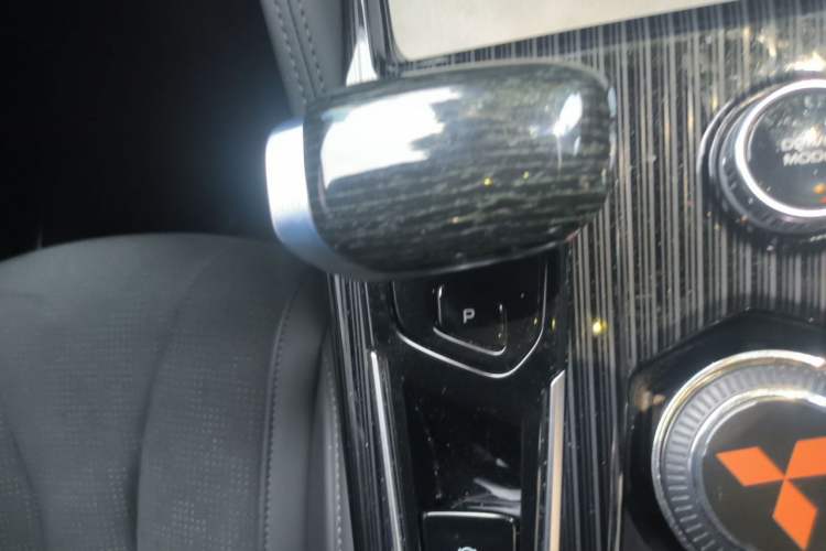 Used Geely Auto Monjaro L 2024 2.0TD High-Power Automatic Two-Wheel Drive Skyline Edition Gear Lever